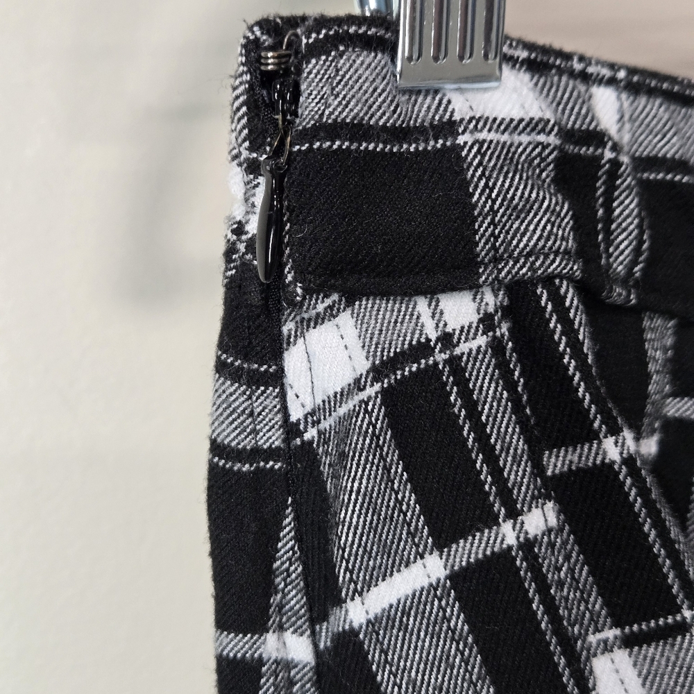 Hollister Black and White Plaid Skirt Size Small - Picture 4 of 6